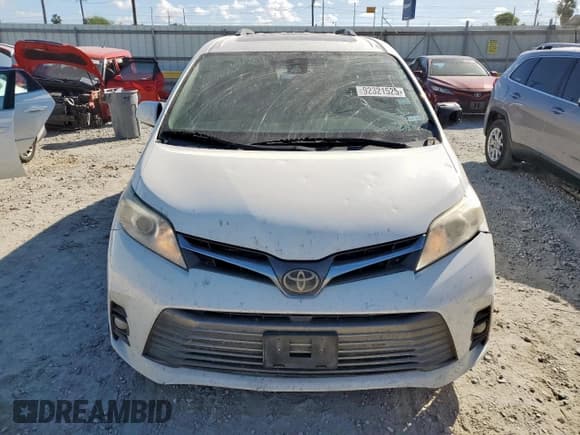 ✅ 2018 Toyota Sienna XLE • VIN: 5TDYZ3DC0JS940599 • Lot: 92321525. Listed on Copart with 183,394 mi. Free auction sales archive from the USA and detailed vehicle history report at DreamBid. Image 5.
