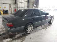 ✅ 1995 Mercedes-Benz E 320 • VIN: WDBEB31E2SC194719 • Lot: 43758393. Wystawiony na IAAI z przebiegiem 222 096 mil. Bezpłatny archiwum sprzedaży aukcyjnych z USA i szczegółowy raport historii pojazdu na DreamBid. Zdjęcie 4.
