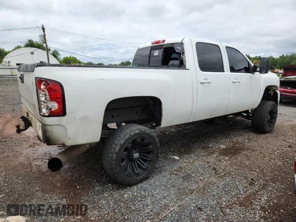 ✅ 2008 Chevrolet Silverado 2500HD LTZ • VIN: 1GCHK23648F203782 • Lot: 64229995. Wystawiony na Copart z przebiegiem 184 873 mil. Bezpłatny archiwum sprzedaży aukcyjnych z USA i szczegółowy raport historii pojazdu na DreamBid. Zdjęcie 3.
