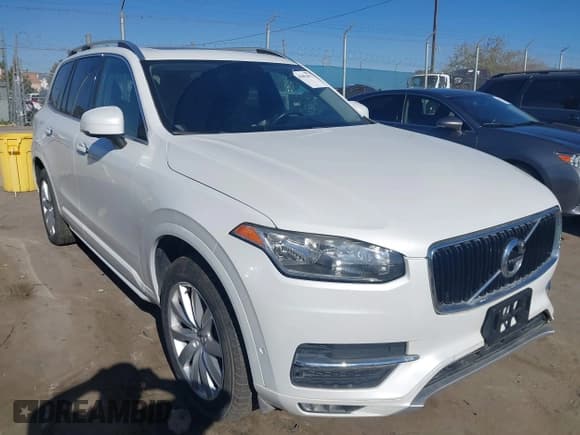 ✅ 2016 Volvo XC90 T6 Momentum • VIN: YV4A22PK8G1045772 • Lot: 43852637. Wystawiony na IAAI z przebiegiem 73 977 mil. Bezpłatny archiwum sprzedaży aukcyjnych z USA i szczegółowy raport historii pojazdu na DreamBid. Zdjęcie 1.