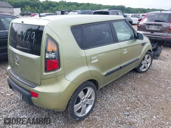 ✅ 2010 Kia Soul + • VIN: KNDJT2A29A7177789 • Lot: 42512395. Wystawiony na IAAI z przebiegiem 107 923 mil. Bezpłatny archiwum sprzedaży aukcyjnych z USA i szczegółowy raport historii pojazdu na DreamBid. Zdjęcie 4.