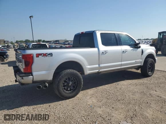 ✅ 2018 Ford F-250 Platinum • VIN: 1FT7W2BT7JEB49932 • Lot: 51337975. Wystawiony na Copart z przebiegiem 180 558 mil. Bezpłatny archiwum sprzedaży aukcyjnych z USA i szczegółowy raport historii pojazdu na DreamBid. Zdjęcie 3.