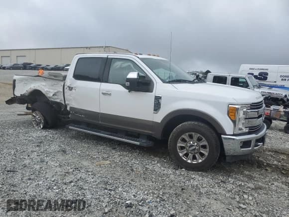 ✅ 2017 Ford F-250 Lariat • VIN: 1FT7W2A60HEC73109 • Lot: 82283905. Wystawiony na Copart z przebiegiem 135 238 mil. Bezpłatny archiwum sprzedaży aukcyjnych z USA i szczegółowy raport historii pojazdu na DreamBid. Zdjęcie 4.