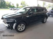 ✅ 2023 Kia Sorento LX • VIN: 5XYRG4LC9PG170703 • Lot: 43094607. Wystawiony na IAAI z przebiegiem 41 070 mil. Bezpłatny archiwum sprzedaży aukcyjnych z USA i szczegółowy raport historii pojazdu na DreamBid. Zdjęcie 17.