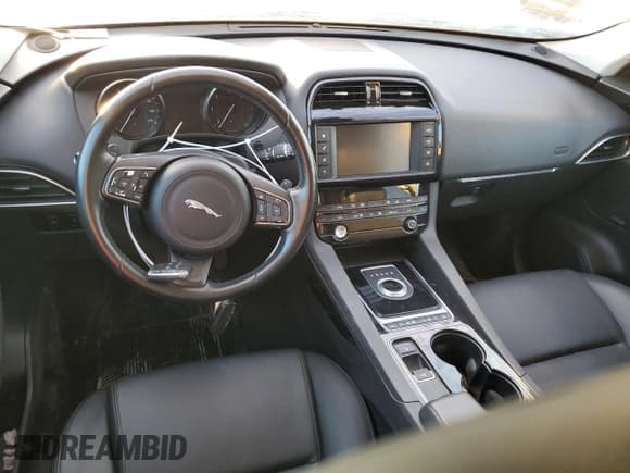 ✅ 2017 Jaguar F-Pace • VIN: SADCS2BN8HA085529 • Lot: 41763085. Wystawiony na Copart z przebiegiem 105 508 mil. Bezpłatny archiwum sprzedaży aukcyjnych z USA i szczegółowy raport historii pojazdu na DreamBid. Zdjęcie 8.