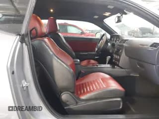 ✅ 2014 Dodge Challenger SXT • VIN: 2C3CDYAG2EH158682 • Lot: 41298613. Wystawiony na IAAI z przebiegiem 121 252 mil. Bezpłatny archiwum sprzedaży aukcyjnych z USA i szczegółowy raport historii pojazdu na DreamBid. Zdjęcie 5.