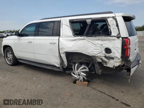 ✅ 2020 Chevrolet Suburban LS • VIN: 1GNSCGEC0LR225957 • Lot: 64193324. Wystawiony na Copart z przebiegiem 82 347 mil. Bezpłatny archiwum sprzedaży aukcyjnych z USA i szczegółowy raport historii pojazdu na DreamBid. Zdjęcie 2.