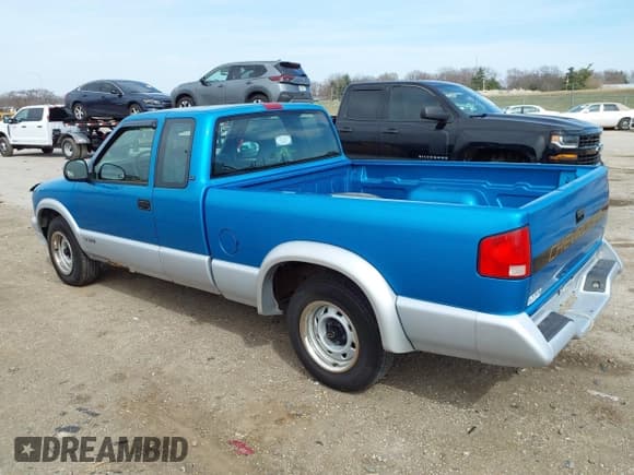 ✅ 1995 Chevrolet S-10 LS • VIN: 1GCCS19Z4SK107915 • Лот: 41826911. Опубликован ранее на IAAI с пробегом 128 319 миль. Бесплатный доступ к архиву аукционных продаж из США и подробный отчёт об истории автомобиля на DreamBid. Изображение 3.