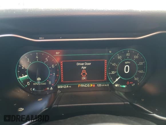 ✅ 2018 Ford Mustang EcoBoost Premium • VIN: 1FATP8UH5J5117767 • Lot: 82194015. Wystawiony na Copart z przebiegiem 90 912 mil. Bezpłatny archiwum sprzedaży aukcyjnych z USA i szczegółowy raport historii pojazdu na DreamBid. Zdjęcie 9.