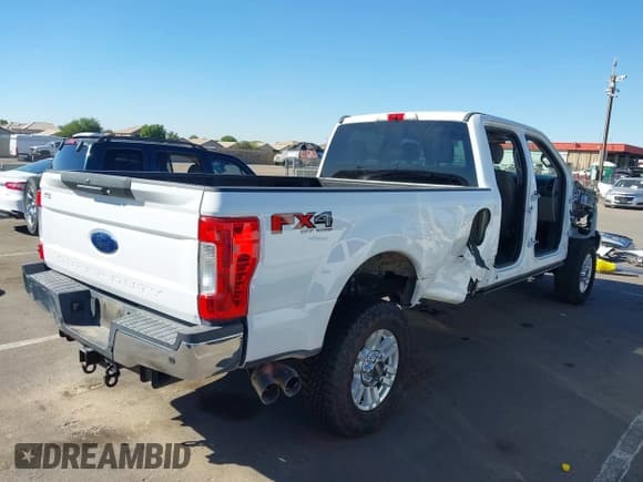 ✅ 2019 Ford F-250 XL • VIN: 1FT7W2BT4KEC80026 • Lot: 43401211. Wystawiony na IAAI z przebiegiem 96 514 mil. Bezpłatny archiwum sprzedaży aukcyjnych z USA i szczegółowy raport historii pojazdu na DreamBid. Zdjęcie 4.