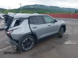 ✅ 2025 Chevrolet Equinox FWD LT • VIN: 3GNAXHEG2SL200735 • Lot: 42513000. Wystawiony na IAAI z przebiegiem 6 332 mil. Bezpłatny archiwum sprzedaży aukcyjnych z USA i szczegółowy raport historii pojazdu na DreamBid. Zdjęcie 4.