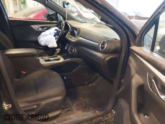 2019 Chevrolet Blazer z VIN 3GNKBBRA5KS681219, wystawiony jako IAAI lot #42925694 z przebiegiem 102 081 mil mil oraz . Historia ofert i sprzedaży dostępna na DreamBid. Obrazek 5.