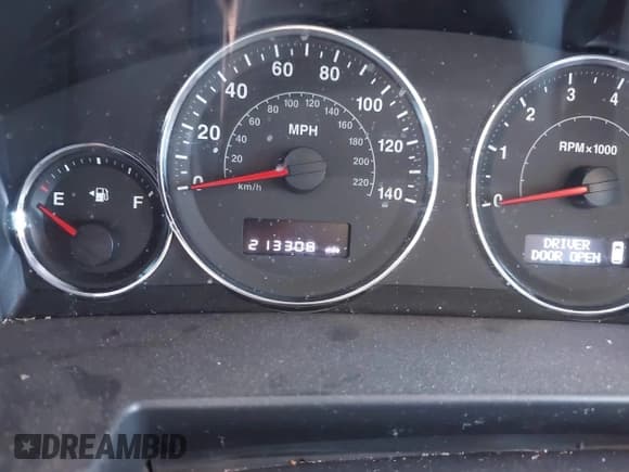 ✅ 2009 Jeep Commander Sport • VIN: 1J8HH48K39C505415 • Lot: 42576687. Wystawiony na IAAI z przebiegiem 213 308 mil. Bezpłatny archiwum sprzedaży aukcyjnych z USA i szczegółowy raport historii pojazdu na DreamBid. Zdjęcie 7.