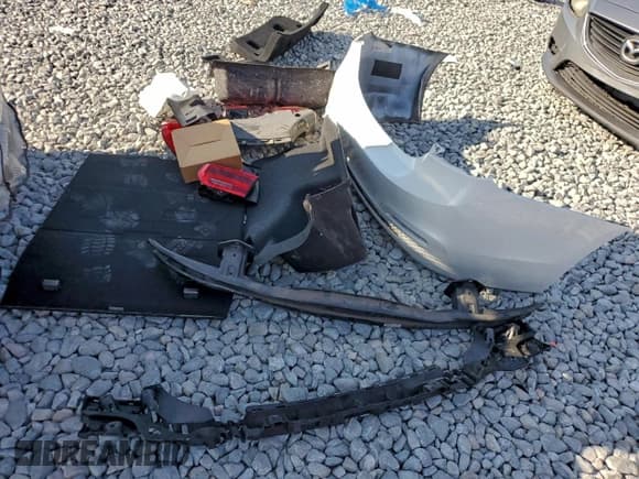 ✅ 2018 BMW 3 Series 330i • VIN: WBA8B9G52JNU96391 • Lot: 93982215. Listed on Copart with 81,342 mi. Free auction sales archive from the USA and detailed vehicle history report at DreamBid. Image 12.