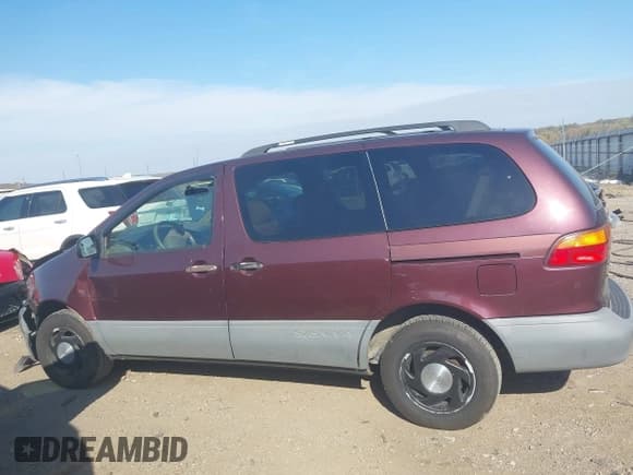 ✅ 2000 Toyota Sienna LE • VIN: 4T3ZF13CXYU190625 • Lot: 43615804. Listed on IAAI with 175,330 mi. Free auction sales archive from the USA and detailed vehicle history report at DreamBid. Image 14.