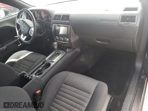 ✅ 2014 Dodge Challenger SXT • VIN: 2C3CDYAG5EH126910 • Lot: 74892864. Wystawiony na Copart z przebiegiem 60 405 mil. Bezpłatny archiwum sprzedaży aukcyjnych z USA i szczegółowy raport historii pojazdu na DreamBid. Zdjęcie 8.