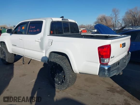 ✅ 2017 Toyota Tacoma SR5 • VIN: 3TMCZ5AN8HM062622 • Lot: 41414330. Listed on IAAI with 39,399 mi. Free auction sales archive from the USA and detailed vehicle history report at DreamBid. Image 3.