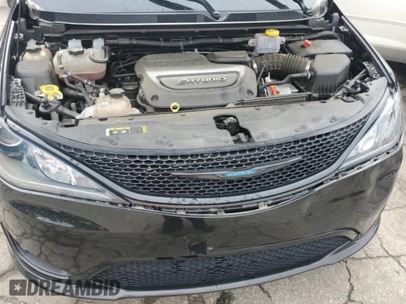 ✅ 2020 Chrysler Pacifica Hybrid Limited • VIN: 2C4RC1N71LR257964 • Lot: 67809245. Listed on Copart with 52,356 mi. Free auction sales archive from the USA and detailed vehicle history report at DreamBid. Image 12.
