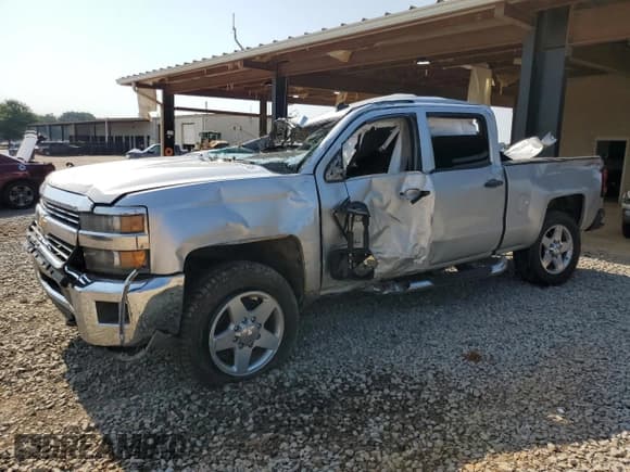 ✅ 2015 Chevrolet Silverado 2500HD LT • VIN: 1GC1KVEG0FF111137 • Lot: 59334755. Wystawiony na Copart z przebiegiem Nie podano. Bezpłatny archiwum sprzedaży aukcyjnych z USA i szczegółowy raport historii pojazdu na DreamBid. Zdjęcie 1.