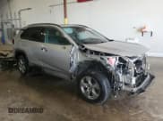 ✅ 2022 Toyota RAV4 Hybrid XLE • VIN: 4T3RWRFV2NU078747 • Lot: 91839235. Wystawiony na Copart z przebiegiem 63 932 mil. Bezpłatny archiwum sprzedaży aukcyjnych z USA i szczegółowy raport historii pojazdu na DreamBid. Zdjęcie 4.