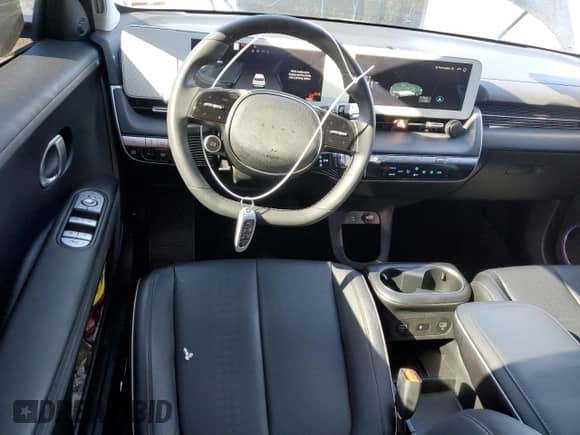 2023 Hyundai Ioniq 5 SEL z VIN KM8KNDAF6PU165957, wystawiony jako Copart lot #42516284 z przebiegiem 14 501 mil mil oraz . Historia ofert i sprzedaży dostępna na DreamBid. Obrazek 8.