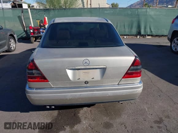 ✅ 1996 Mercedes-Benz C • VIN: WDBHA28E6TF411320 • Лот: 43389760. Опубликован ранее на IAAI с пробегом 177 700 миль. Бесплатный доступ к архиву аукционных продаж из США и подробный отчёт об истории автомобиля на DreamBid. Изображение 13.
