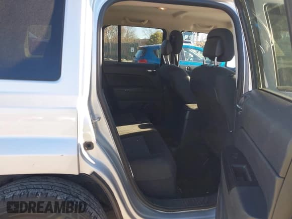 ✅ 2014 Jeep Patriot Sport • VIN: 1C4NJRBB8ED558233 • Лот: 43633685. Опубликован ранее на IAAI с пробегом 205 055 миль. Бесплатный доступ к архиву аукционных продаж из США и подробный отчёт об истории автомобиля на DreamBid. Изображение 8.