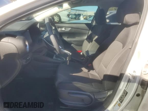 ✅ 2019 Kia Forte LXS • VIN: 3KPF24AD6KE120425 • Лот: 90888775. Опубликован ранее на Copart с пробегом 51 447 миль. Бесплатный доступ к архиву аукционных продаж из США и подробный отчёт об истории автомобиля на DreamBid. Изображение 7.