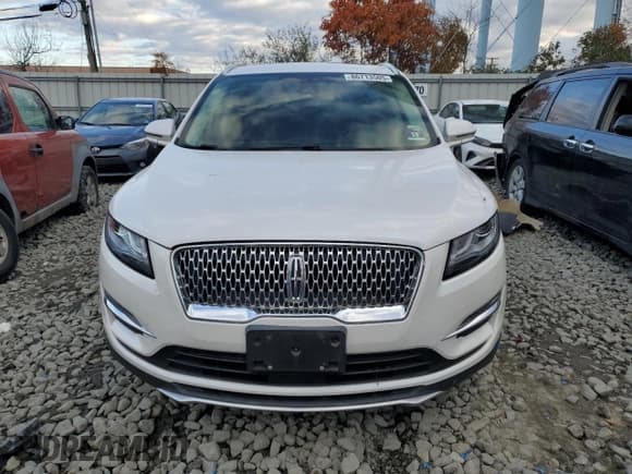 ✅ 2019 Lincoln MKC Reserve • VIN: 5LMCJ3D94KUL48389 • Lot: 86713505. Wystawiony na Copart z przebiegiem 110 218 mil. Bezpłatny archiwum sprzedaży aukcyjnych z USA i szczegółowy raport historii pojazdu na DreamBid. Zdjęcie 5.