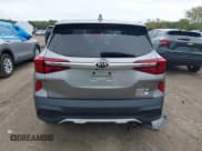 ✅ 2021 Kia Seltos LX • VIN: KNDEPCAA2M7141398 • Lot: 43291734. Wystawiony na IAAI z przebiegiem 78 074 mil. Bezpłatny archiwum sprzedaży aukcyjnych z USA i szczegółowy raport historii pojazdu na DreamBid. Zdjęcie 16.