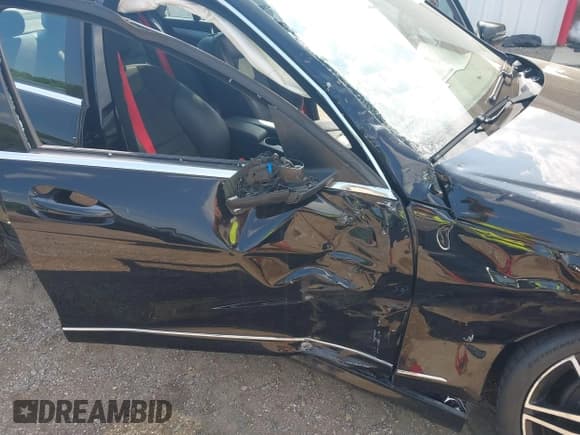 ✅ 2013 Mercedes-Benz C 300 Sport • VIN: WDDGF8AB4DR245967 • Lot: 42691559. Listed on IAAI with 130,825 mi. Free auction sales archive from the USA and detailed vehicle history report at DreamBid. Image 6.