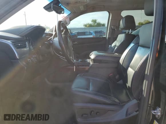 ✅ 2019 Chevrolet Suburban LT • VIN: 1GNSKHKC2KR298694 • Lot: 71160314. Wystawiony na Copart z przebiegiem 251 709 mil. Bezpłatny archiwum sprzedaży aukcyjnych z USA i szczegółowy raport historii pojazdu na DreamBid. Zdjęcie 7.