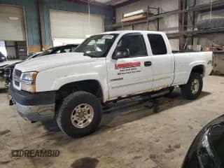 ✅ 2004 Chevrolet Silverado 2500HD LS • VIN: 1GCHK29U34E177018 • Lot: 54540915. Wystawiony na Copart z przebiegiem Nie podano. Bezpłatny archiwum sprzedaży aukcyjnych z USA i szczegółowy raport historii pojazdu na DreamBid. Zdjęcie 1.
