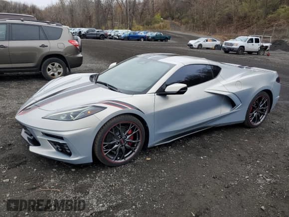 ✅ 2024 Chevrolet Corvette 2LT • VIN: 1G1YB2D48R5100264 • Lot: 92782875. Wystawiony na Copart z przebiegiem 811 mil. Bezpłatny archiwum sprzedaży aukcyjnych z USA i szczegółowy raport historii pojazdu na DreamBid. Zdjęcie 1.
