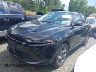 2024 Dodge Hornet R/T z VIN ZACPDFCW4R3A33071, wystawiony jako IAAI lot #42156271 z przebiegiem 25 099 mil mil oraz . Historia ofert i sprzedaży dostępna na DreamBid. Obrazek 2.