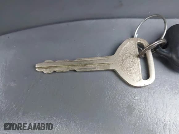 ✅ 2000 Toyota Camry CE • VIN: 4T1BG22K1YU744222 • Lot: 43437766. Wystawiony na IAAI z przebiegiem 161 586 mil. Bezpłatny archiwum sprzedaży aukcyjnych z USA i szczegółowy raport historii pojazdu na DreamBid. Zdjęcie 11.