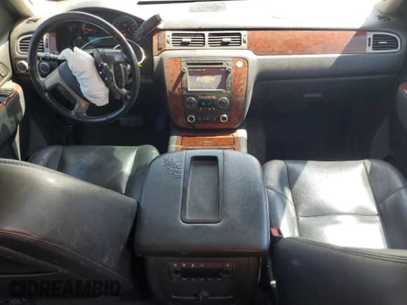 2013 Chevrolet Tahoe LTZ z VIN 1GNSKCE02DR373305, wystawiony jako Copart lot #80902065 z przebiegiem 268 880 mil mil oraz Szkoda całkowita • Salvage title. Historia ofert i sprzedaży dostępna na DreamBid. Obrazek 8.