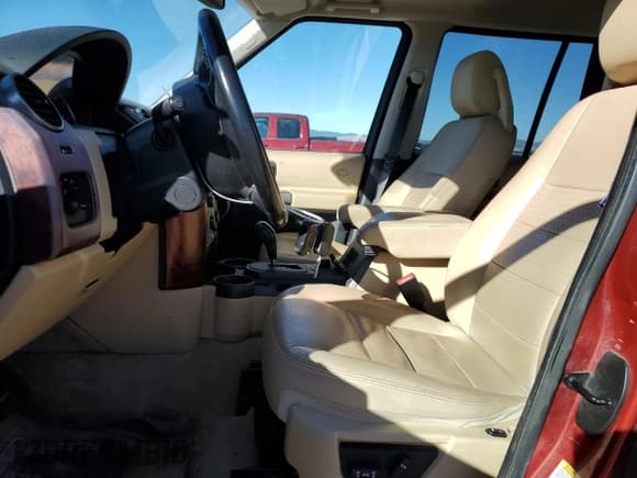 ✅ 2007 Land Rover LR3 SE • VIN: SALAE25427A418280 • Lot: 72208214. Wystawiony na Copart z przebiegiem 116 488 mil. Bezpłatny archiwum sprzedaży aukcyjnych z USA i szczegółowy raport historii pojazdu na DreamBid. Zdjęcie 7.