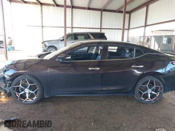 ✅ 2017 Nissan Maxima SV • VIN: 1N4AA6AP5HC392411 • Lot: 43275474. Listed on IAAI with 69,651 mi. Free auction sales archive from the USA and detailed vehicle history report at DreamBid. Image 14.