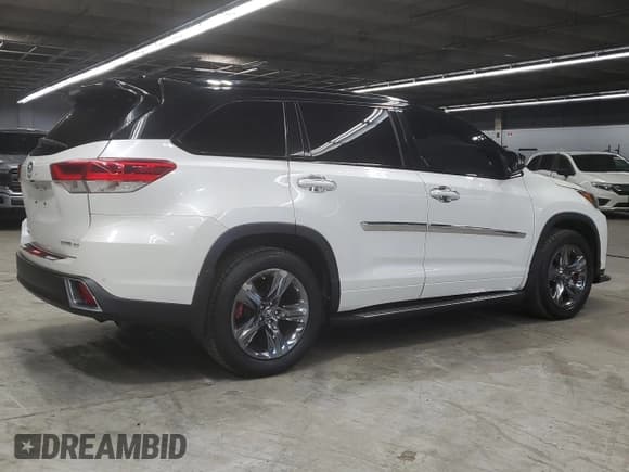 ✅ 2018 Toyota Highlander Limited • VIN: 5TDDZRFH0JS881144 • Lot: 90221885. Wystawiony na Copart z przebiegiem 14 424 mil. Bezpłatny archiwum sprzedaży aukcyjnych z USA i szczegółowy raport historii pojazdu na DreamBid. Zdjęcie 3.