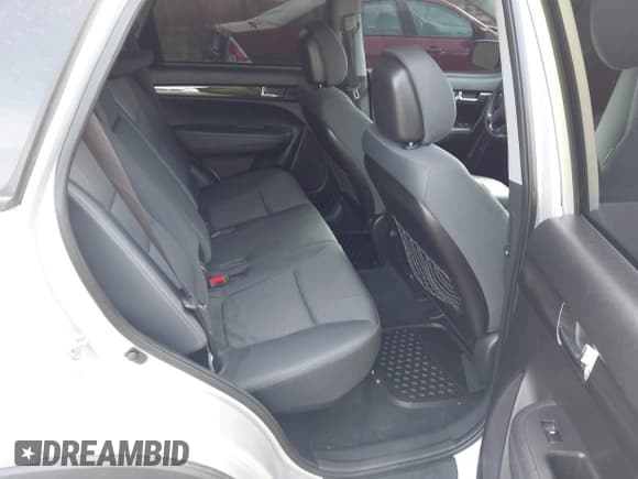 ✅ 2012 Kia Sorento LX • VIN: 5XYKT4A61CG215217 • Лот: 42103645. Опубликован ранее на IAAI с пробегом 200 758 миль. Бесплатный доступ к архиву аукционных продаж из США и подробный отчёт об истории автомобиля на DreamBid. Изображение 8.