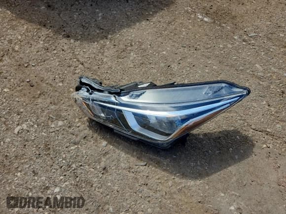 ✅ 2024 Nissan Versa SV • VIN: 3N1CN8EV8RL905090 • Лот: 83844535. Опубликован ранее на Copart с пробегом 19 201 миль. Бесплатный доступ к архиву аукционных продаж из США и подробный отчёт об истории автомобиля на DreamBid. Изображение 12.