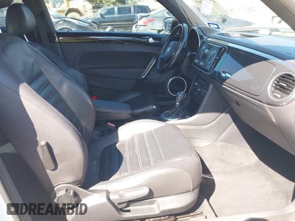 ✅ 2012 Volkswagen Beetle • VIN: 3VWV87AT1CM627756 • Lot: 41657307. Listed on IAAI with 81,924 mi. Free auction sales archive from the USA and detailed vehicle history report at DreamBid. Image 5.