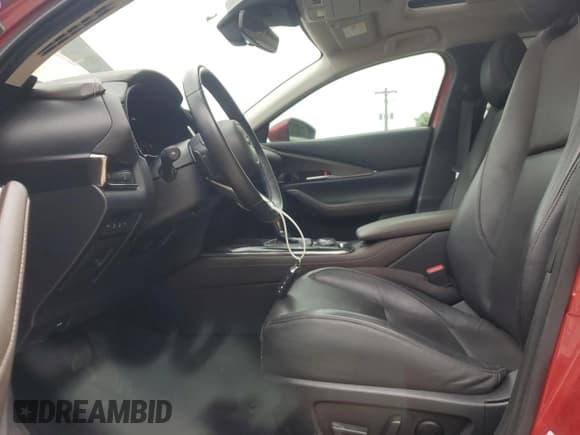 ✅ 2020 Mazda CX-30 Premium • VIN: 3MVDMAEM7LM138769 • Lot: 55449175. Wystawiony na Copart z przebiegiem Nie podano. Bezpłatny archiwum sprzedaży aukcyjnych z USA i szczegółowy raport historii pojazdu na DreamBid. Zdjęcie 7.