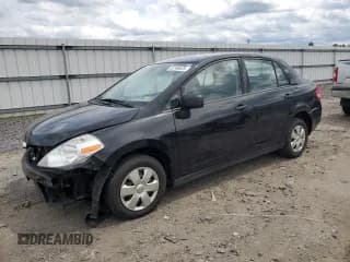 ✅ 2009 Nissan Versa 1.6 • VIN: 3N1CC11E59L458611 • Lot: 55748825. Listed on Copart with 82,329 mi. Free auction sales archive from the USA and detailed vehicle history report at DreamBid. Image 1.
