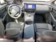 ✅ 2024 Toyota bZ4X XLE • VIN: JTMABACA9RA055045 • Lot: 92035805. Wystawiony na Copart z przebiegiem 10 335 mil. Bezpłatny archiwum sprzedaży aukcyjnych z USA i szczegółowy raport historii pojazdu na DreamBid. Zdjęcie 8.