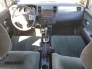 ✅ 2012 Nissan Versa SL • VIN: 3N1BC1CP0CK288438 • Lot: 90291045. Wystawiony na Copart z przebiegiem 169 074 mil. Bezpłatny archiwum sprzedaży aukcyjnych z USA i szczegółowy raport historii pojazdu na DreamBid. Zdjęcie 8.