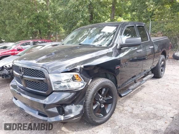 2018 Ram 1500 Tradesman z VIN 1C6RR6FT1JS315582, wystawiony jako IAAI lot #43103479 z przebiegiem 105 776 mil mil oraz . Historia ofert i sprzedaży dostępna na DreamBid. Obrazek 2.