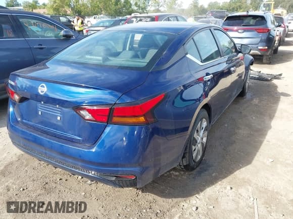 ✅ 2022 Nissan Altima S • VIN: 1N4BL4BV2NN398229 • Lot: 43190845. Listed on IAAI with 131,945 mi. Free auction sales archive from the USA and detailed vehicle history report at DreamBid. Image 4.