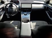 ✅ 2024 Toyota bZ4X XLE • VIN: JTMAAAAA7RA047077 • Lot: 84270505. Wystawiony na Copart z przebiegiem 34 900 mil. Bezpłatny archiwum sprzedaży aukcyjnych z USA i szczegółowy raport historii pojazdu na DreamBid. Zdjęcie 8.